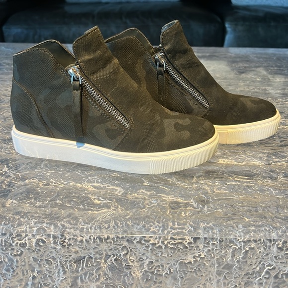 Steve Madden wedge Camo ankle boots - Picture 3 of 9